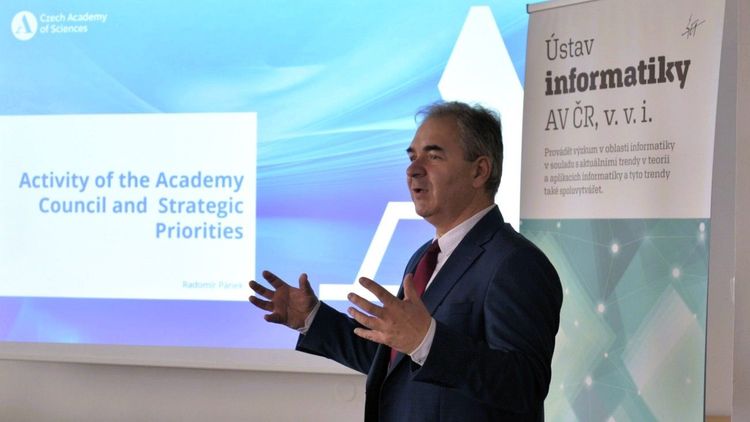 Návštěva předsedy AV ČR prof. RNDr. Radomíra Pánka, Ph.D. v Ústavu informatiky